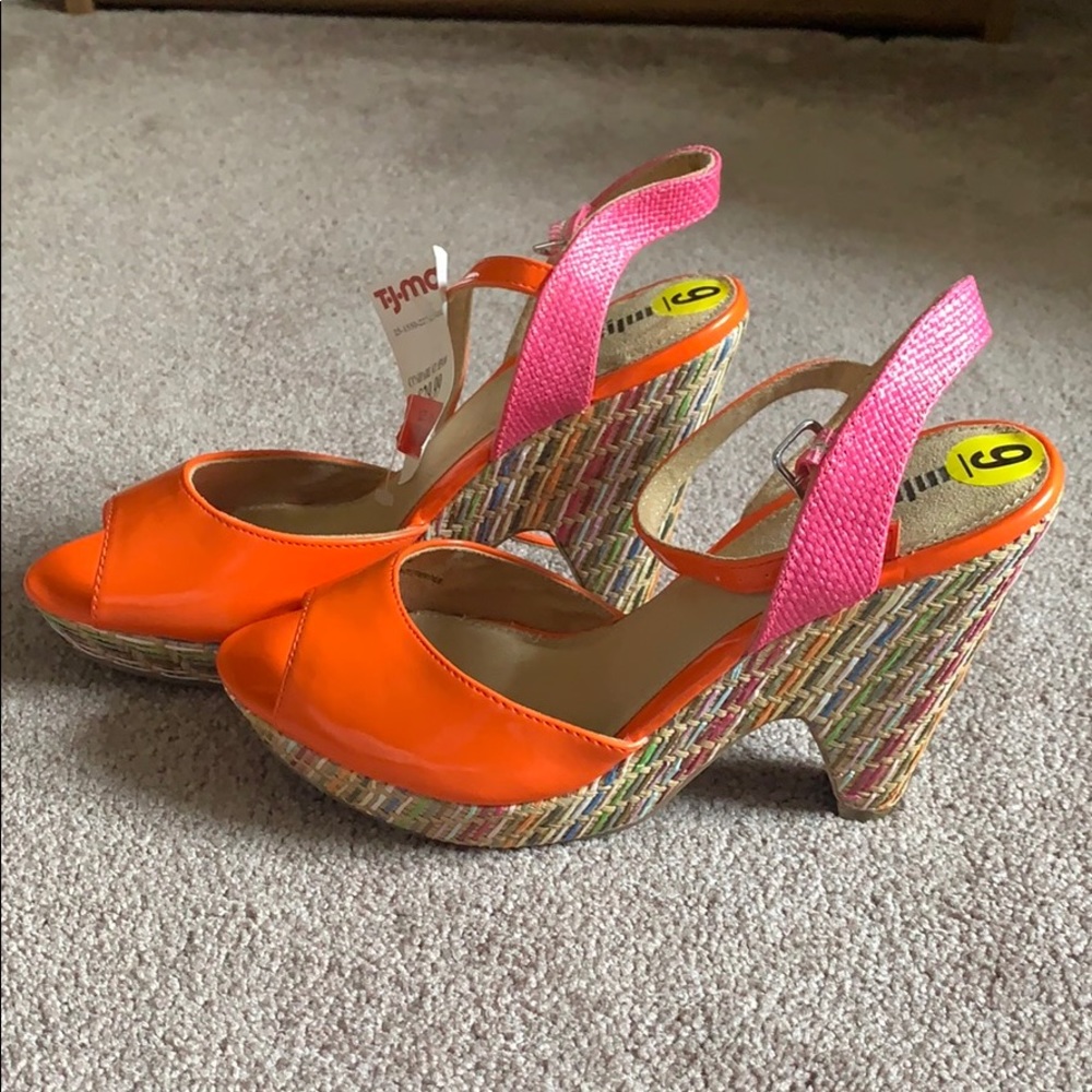 NWT Unlisted Wedges